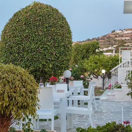 John's & Apartment Parikia (Paros)