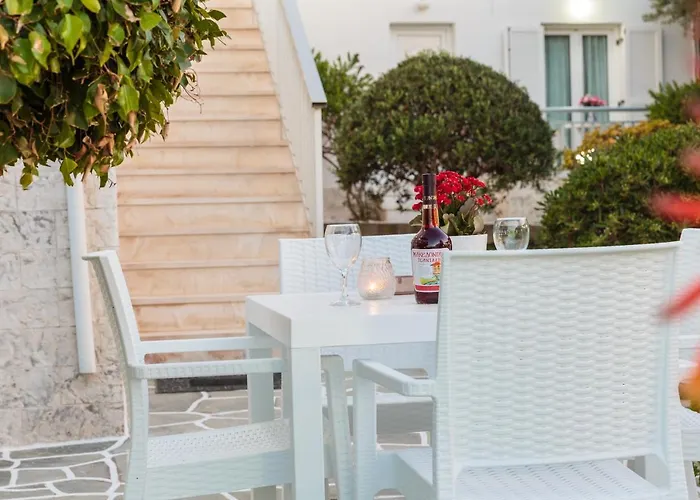 John's & Apartment Parikia (Paros)