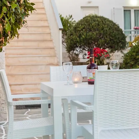 John's & Apartment Parikia (Paros)