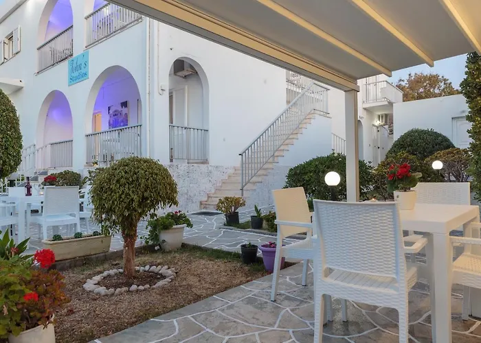 Lejlighed John's & *